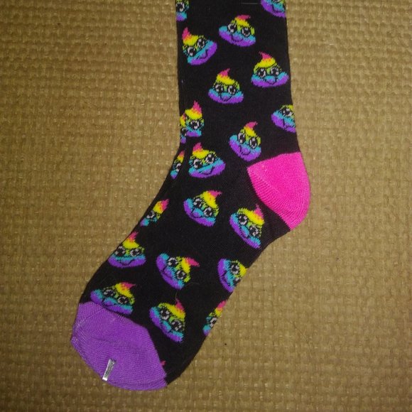 FREE w/ Purchase of $10+ - NWT Rainbow Poop Emoji Socks - Picture 2 of 3